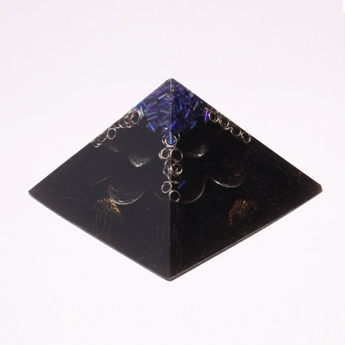 오르고나이트피라미드 5.9cmCrystal Fantasy