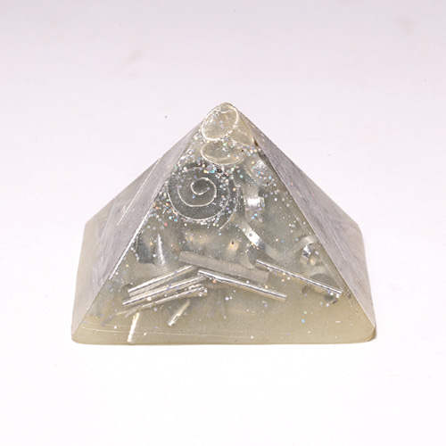 오르고나이트피라미드 3.1cmCrystal Fantasy