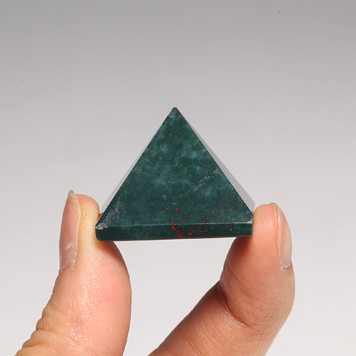 블러드 스톤 피라미드 - 2.6cmCrystal Fantasy