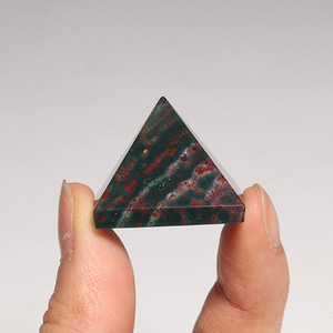 블러드 스톤 피라미드 - 2.4cmCrystal Fantasy