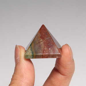블러드 스톤 피라미드 - 2.3cmCrystal Fantasy