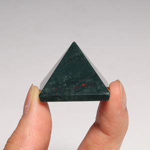 블러드 스톤 피라미드 - 2.7cmCrystal Fantasy